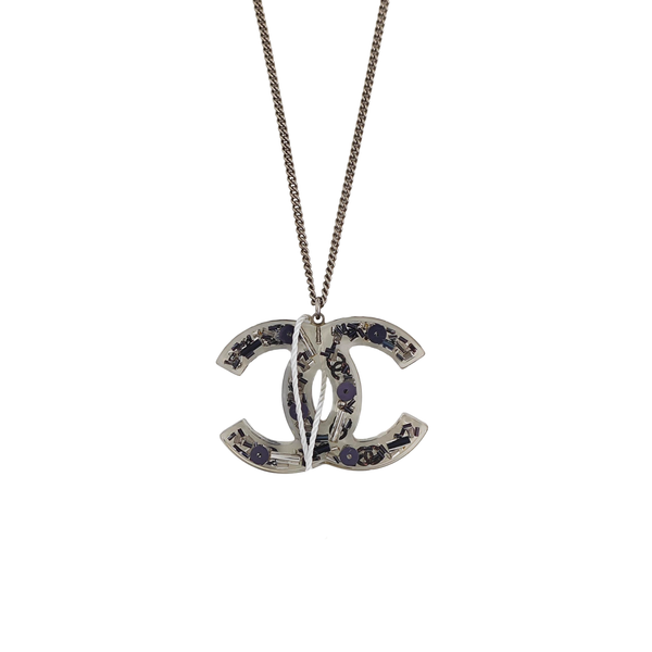 Collar de plata de metal
