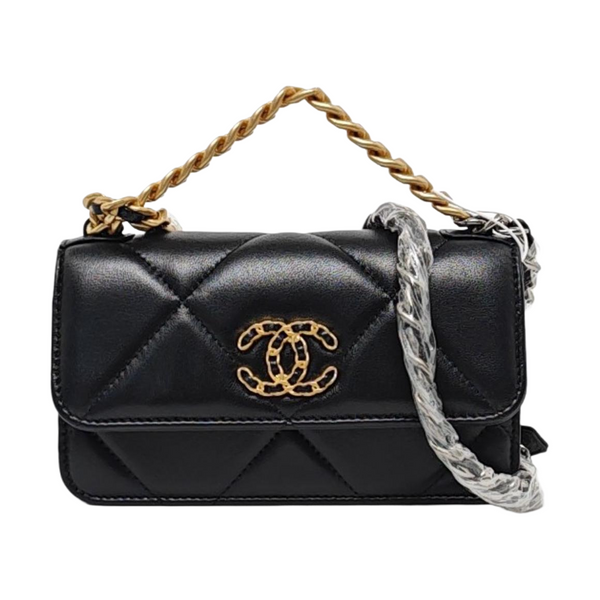 CHANEL 19 WOC Piel de Cordero Acolchada Negra