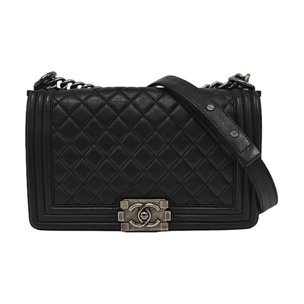 BOY CHANEL Piel de becerro acolchada negra