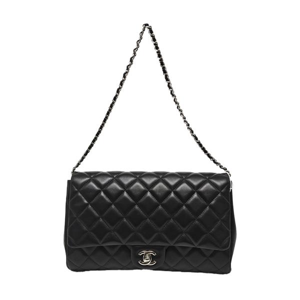 Authenticated pre-owned CLASSIC FLAP Quilted Lambskin Black - Shoulder Bag at Looply