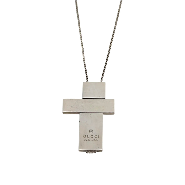 Collar de plata de metal