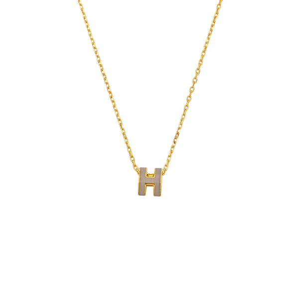 Collar Pop H de metal dorado