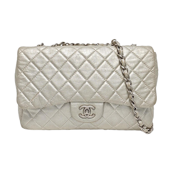 Authenticated pre-owned CLASSIC FLAP Jumbo Quilted Lambskin Beige - Shoulder Bag at Looply