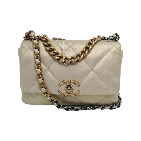 CHANEL 19 Pequeño Piel de Becerro Acolchada Metalizada