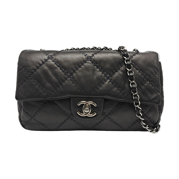 Authenticated pre-owned CLASSIC FLAP Medium Quilted Calfskin Grey - Shoulder Bag at Looply