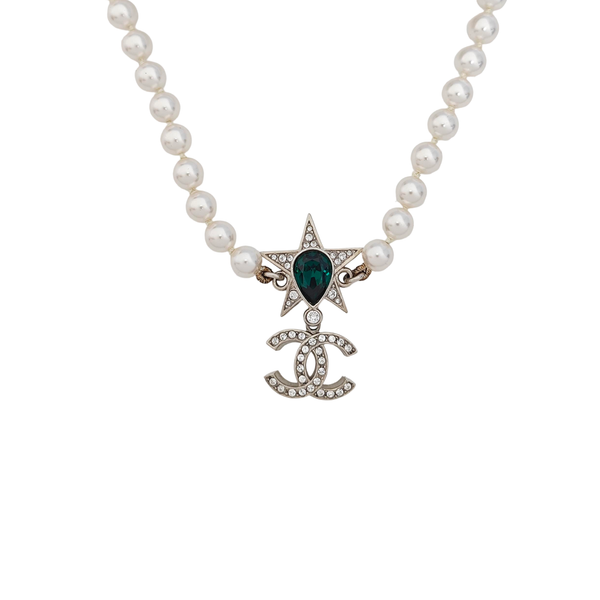 Faux Pearl White Necklace