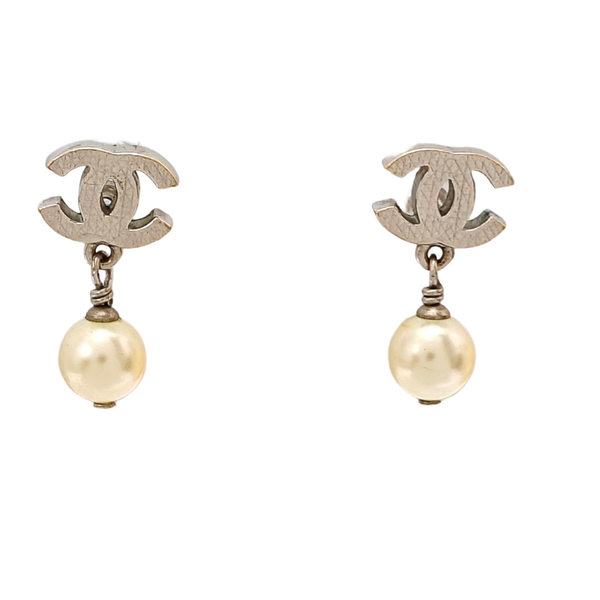 Pendientes con logotipo CC de metal plateado