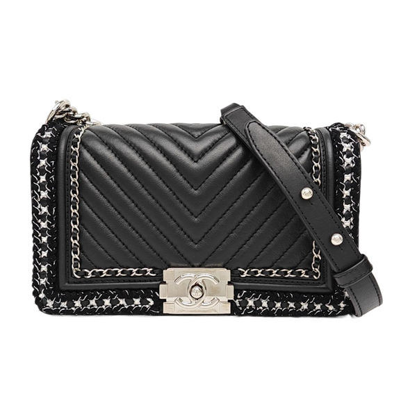 BOY CHANEL Medium Chevron Calfskin Black