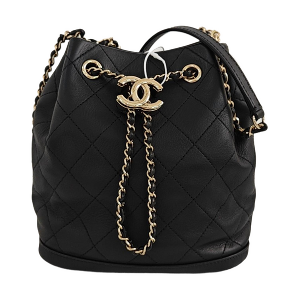 CC DRAWSTRING BUCKET Small Quilted Calfskin Black