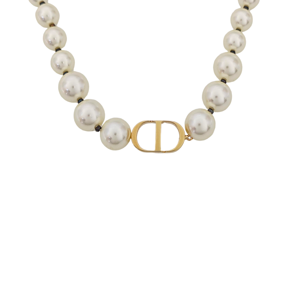 30 Montaigne Metal White Necklace