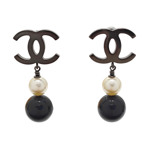 CC Logo Metal Black Earrings