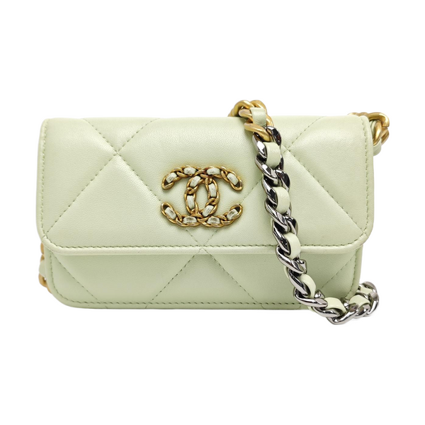 Chanel 19 de piel de cordero acolchada verde