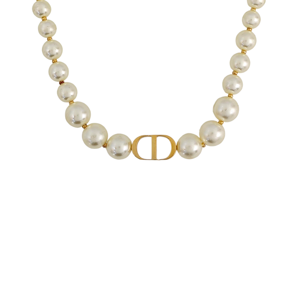 30 Montaigne Metal White Necklace