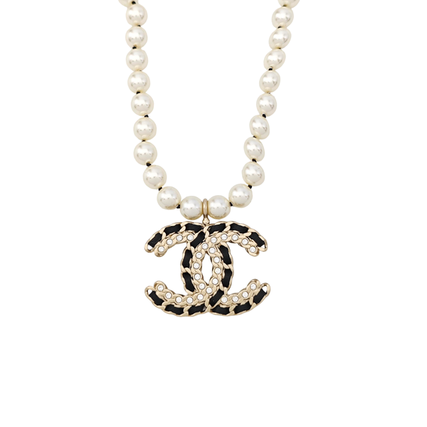 Faux Pearl White Necklace