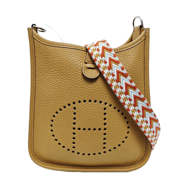 Evelyne 17 Clemence Brown
