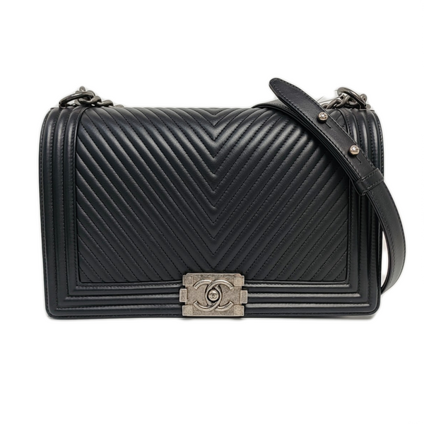 BOY CHANEL Large Chevron, Quilted Calfskin Black