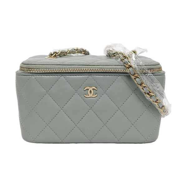 Authenticated pre-owned VANITY CASE Quilted Lambskin Green - Shoulder Bag at Looply