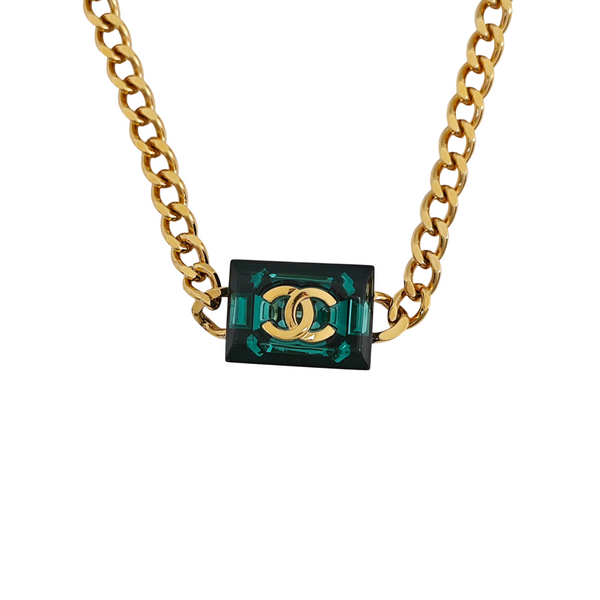 Collar de metal dorado