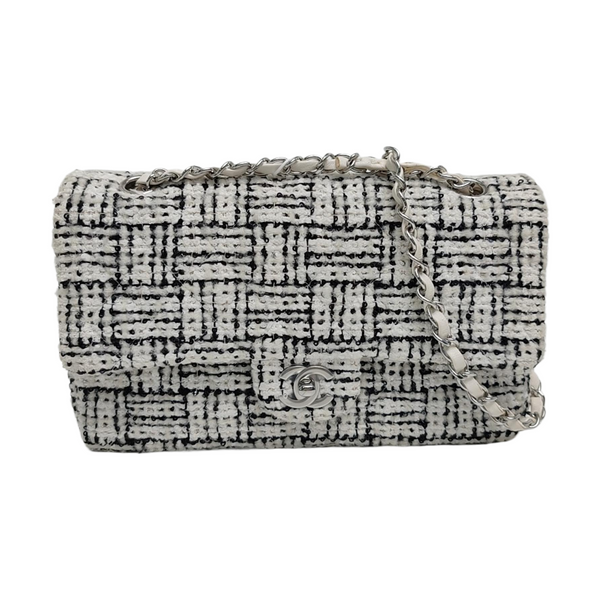 Authenticated pre-owned CLASSIC FLAP Medium Wool White - Shoulder Bag at Looply