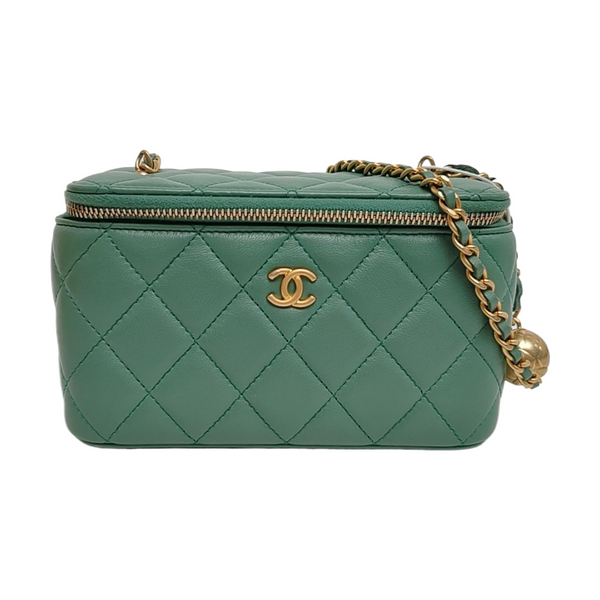 Authenticated pre-owned VANITY CASE Quilted Lambskin Green - Shoulder Bag at Looply