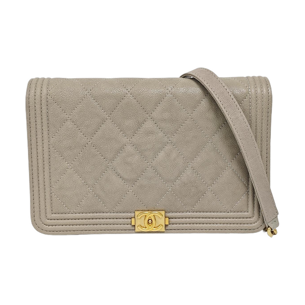 BOY CHANEL WOC Piel de becerro graneada acolchada gris