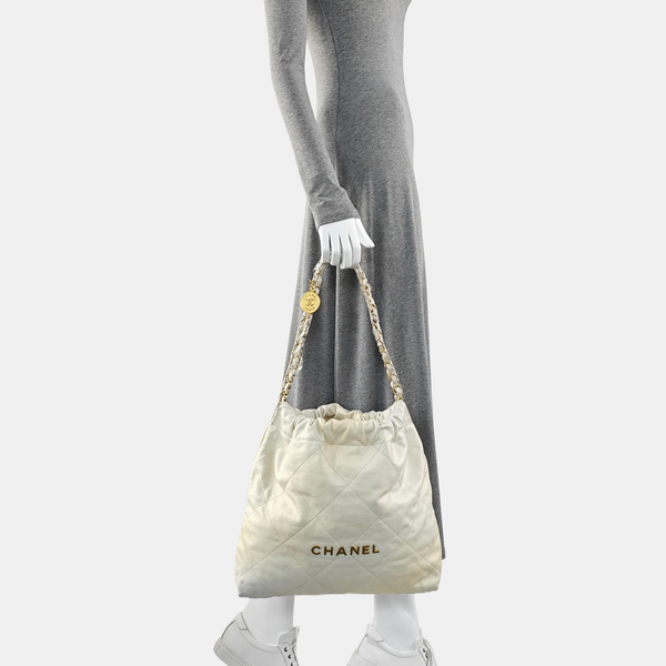 CHANEL 22 Medium Quilted Calfskin White
