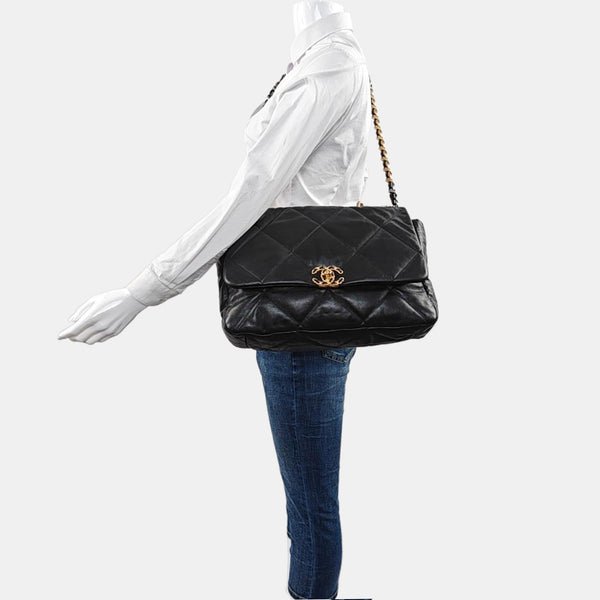 CHANEL 19 Maxi Quilted Lambskin Black