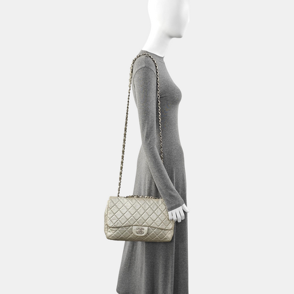 Authenticated pre-owned CLASSIC FLAP Jumbo Quilted Lambskin Beige - Shoulder Bag at Looply