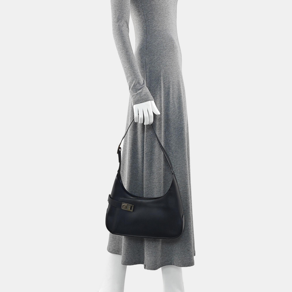 Clasp Hobo Medium Calfskin Black