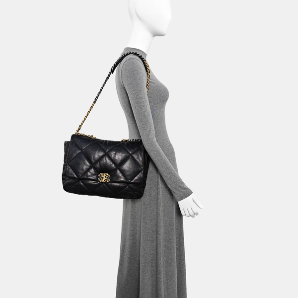 CHANEL 19 Maxi Quilted Lambskin Black
