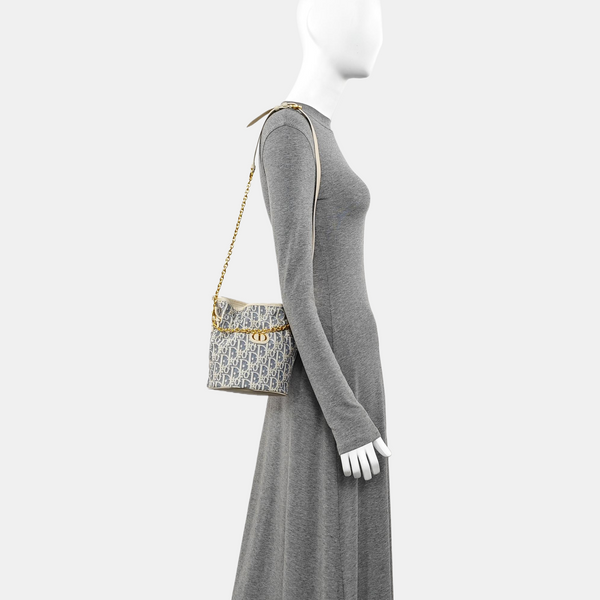 30 Montaigne Mini Oblique Canvas Blue