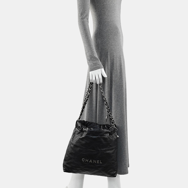 CHANEL 22 Small Quilted Calfskin Black