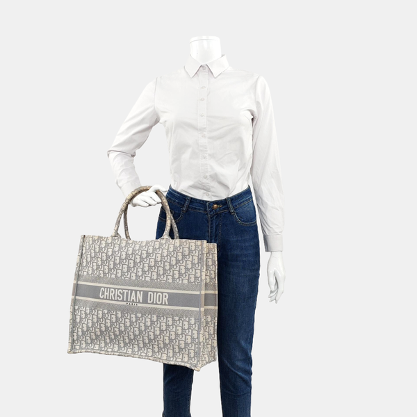 Authenticated pre-owned Book Tote Large Oblique Canvas Gray - Tote Bag at Looply