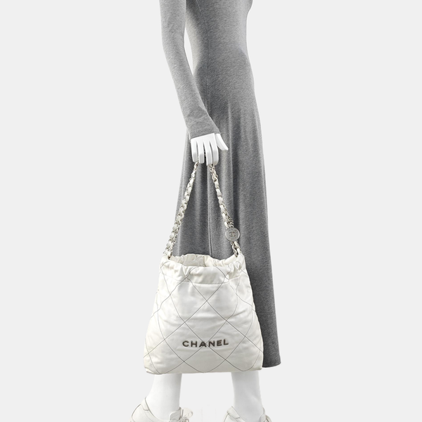 CHANEL 22 Medium Quilted Calfskin White