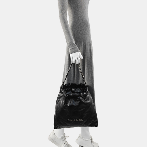 CHANEL 22 Medium Quilted Calfskin Black