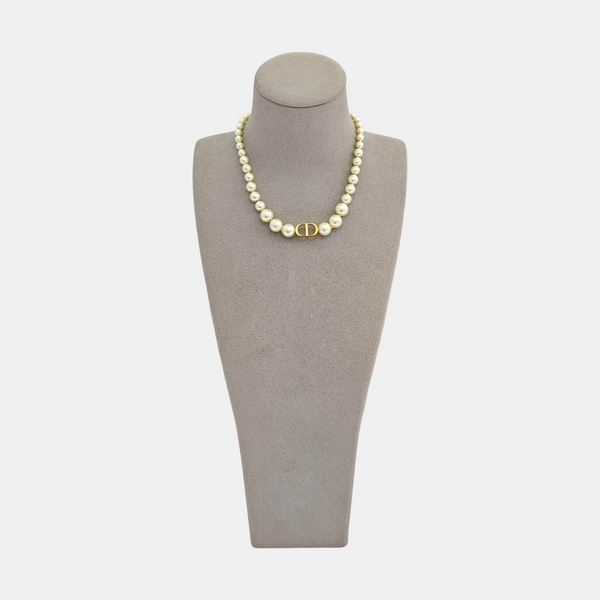 30 Montaigne Metal White Necklace