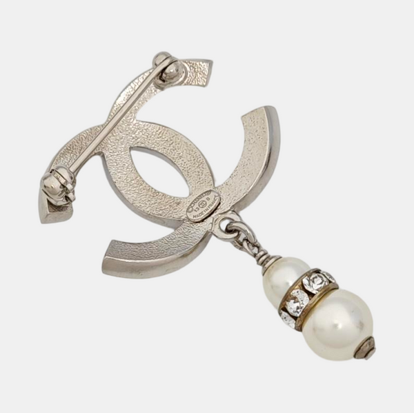 Broche de plata metálico