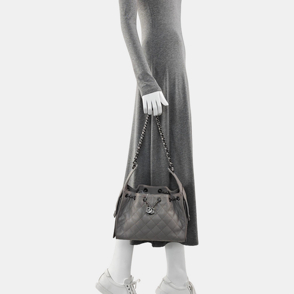 Authenticated pre-owned CHANEL 25 Quilted Grained Calfskin Grey - Top Handle Bag at Looply