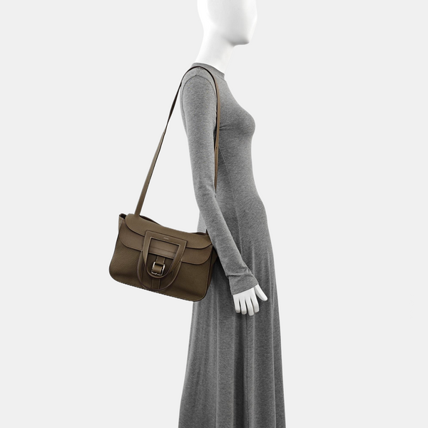 Halzan 31 Clemence Gray