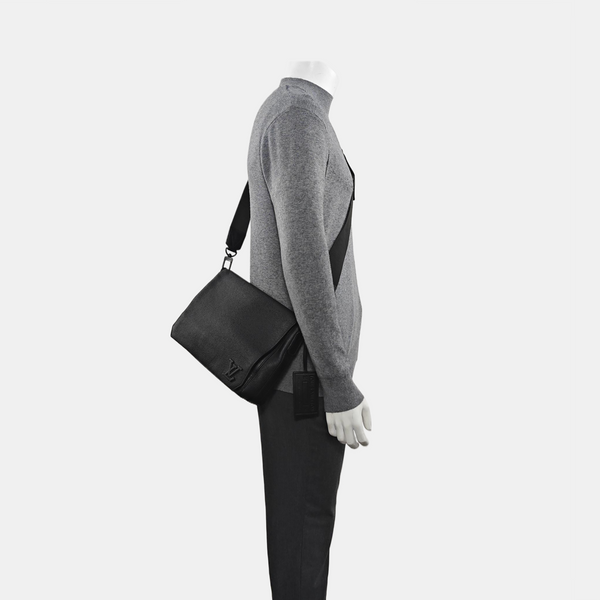 AEROGRAM Calfskin Black