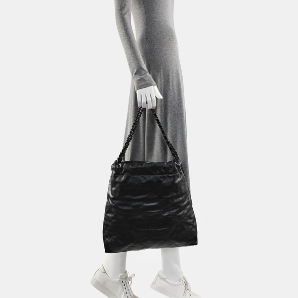 CHANEL 22 Medium Quilted Calfskin Black