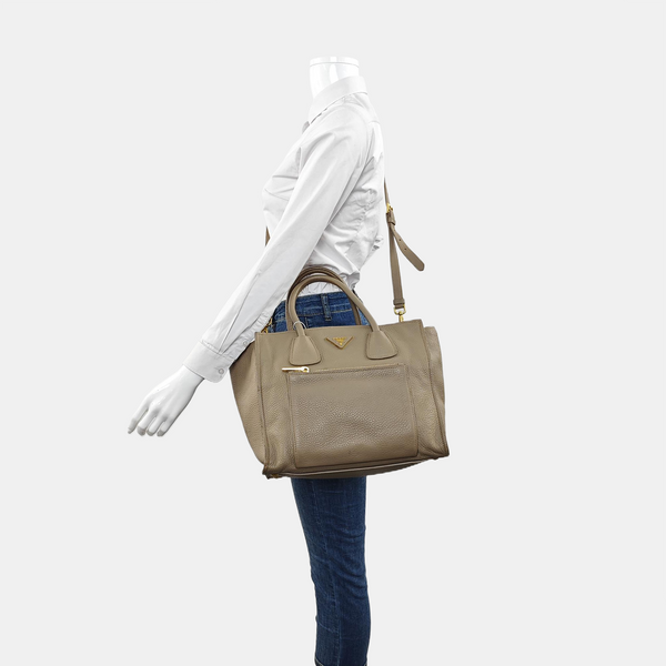 Galleria Zip Front Pocket Calfskin Gray