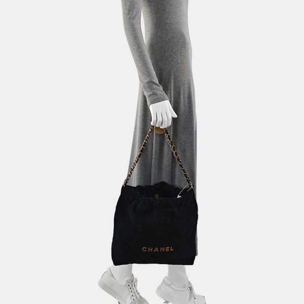 CHANEL 22 Small Quilted Velvet Black