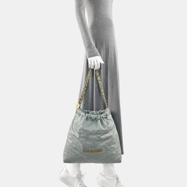 CHANEL 22 Medium Quilted Calfskin Green