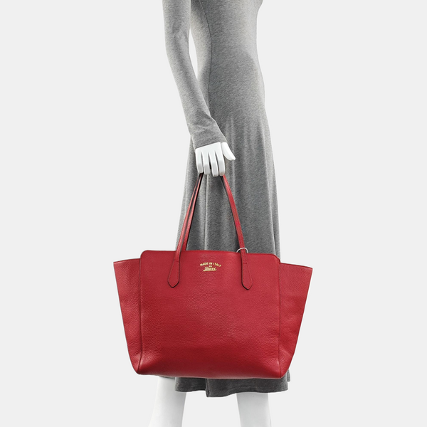 Swing Medium Calfskin Red