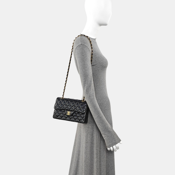 CLASSIC FLAP Small Quilted Lambskin Black
