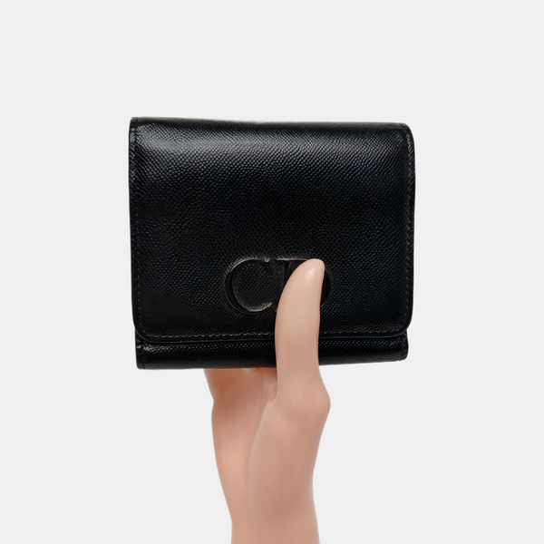 Authenticated pre-owned 30 Montaigne Calfskin Black Wallet - Wallet at Looply