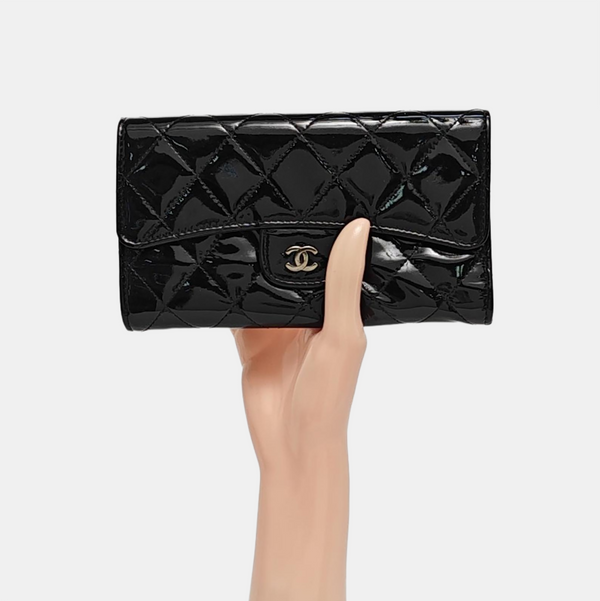 CLASSIC FLAP Quilted Patent Leather Black Wallet