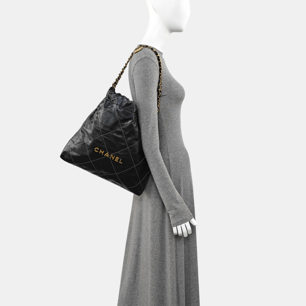 CHANEL 22 Small Quilted Calfskin Black