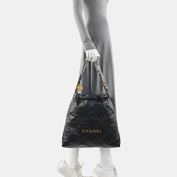 CHANEL 22 Small Quilted Calfskin Black
